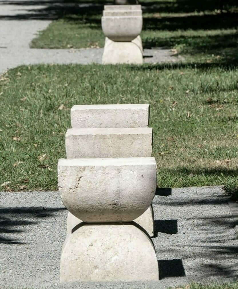 Acuzații grave la Târgu Jiu: autoritățile locale ar fi ascuns deteriorarea unei părți din Ansamblul Brâncuși