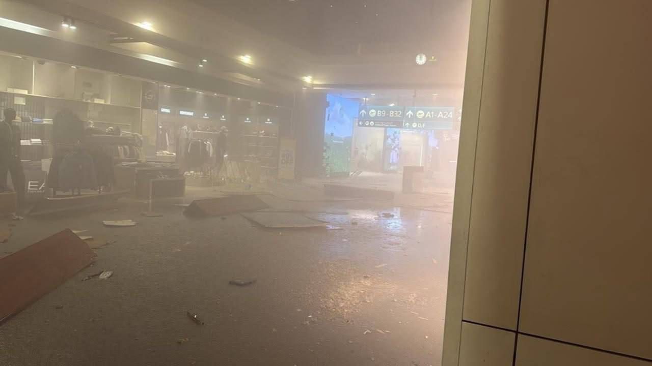 Aeroportul din Dubai, cel mai mare aeroport din lume, a fost lovit de o dronă iraniană. Evacuările sunt în curs, există răniți