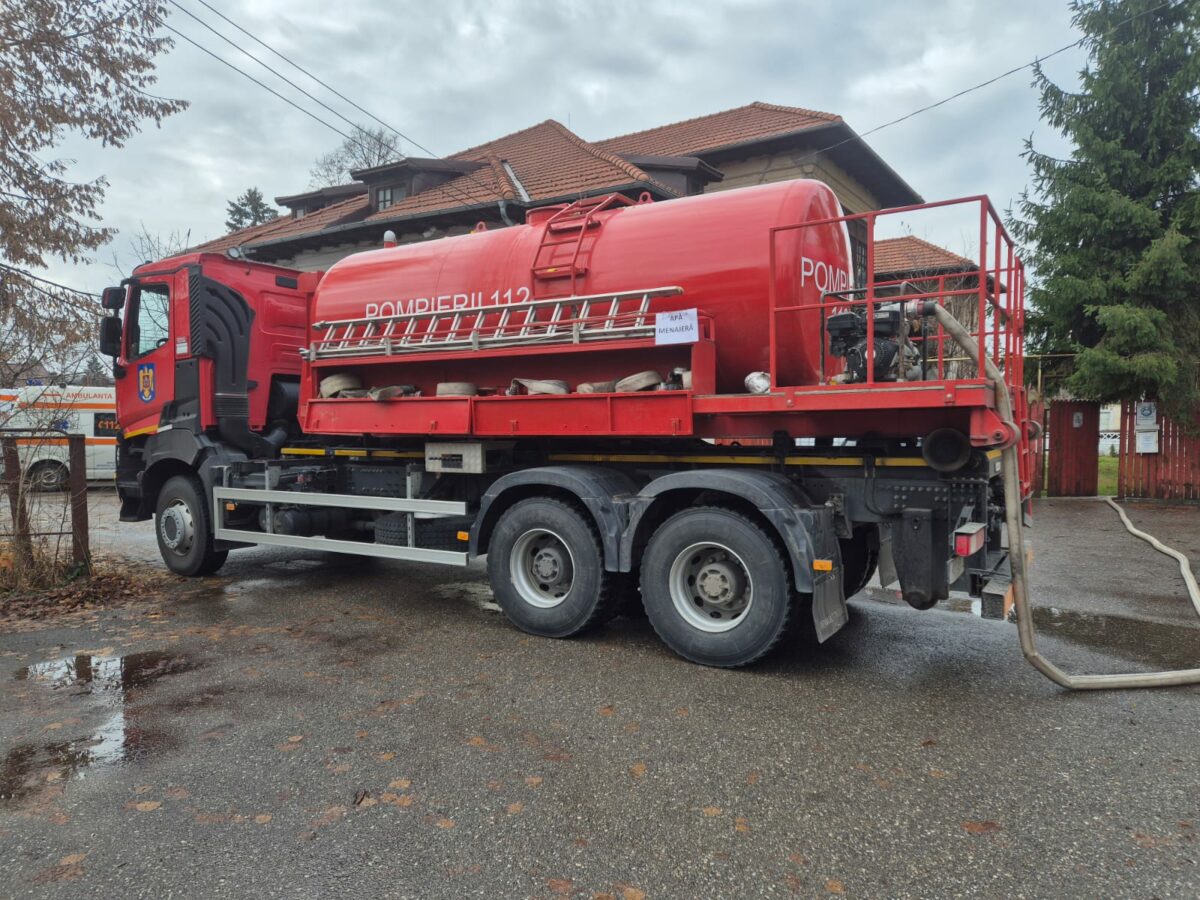 Alarmă în Cluj. O cisternă care transporta poliol a luat foc, traficul pe DN1 este restricționat