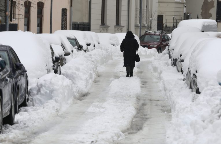 ANM: viscol, polei și până la 15 cm de zăpadă la București în următoarele 48 de ore