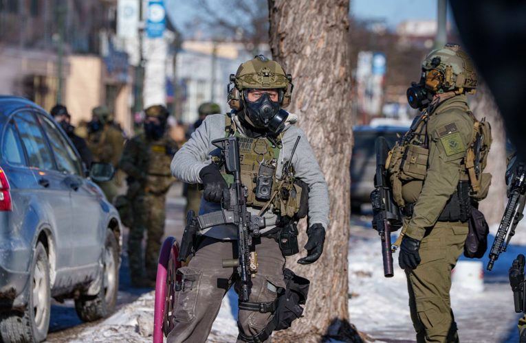 Autoritățile federale investighează dacă ofițerii ICE au mințit sub jurământ în legătură cu împușcarea unui migrant în Minneapolis