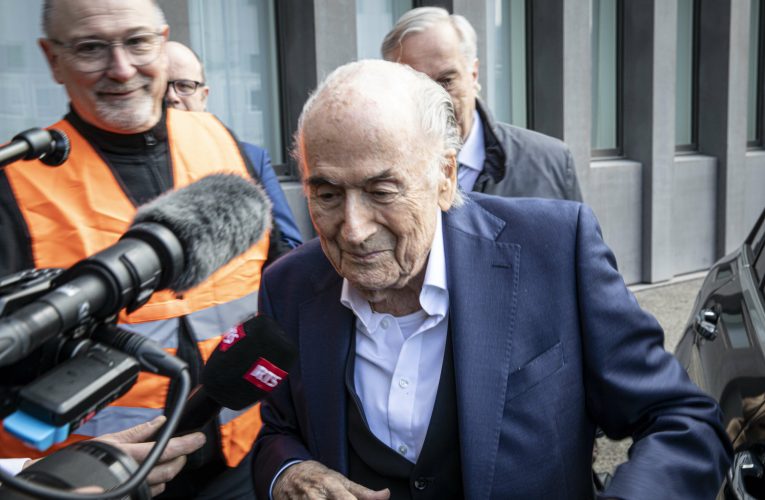 Blatter îl critică pe Infantino și spune că FIFA este o „dictatură”