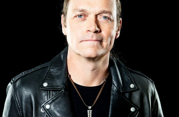 Brad Arnold, solistul trupei 3 Doors Down, a murit la 47 de ani după o luptă cu cancerul, confirmă trupa