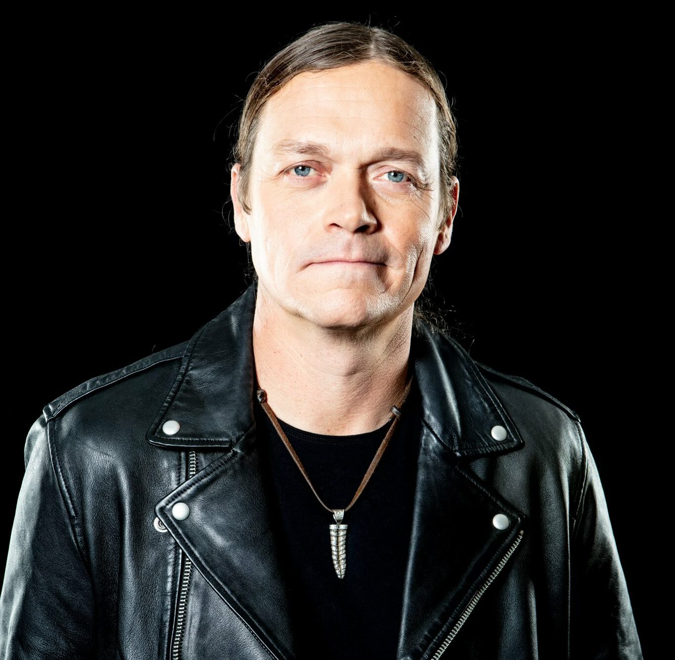 Brad Arnold, solistul trupei 3 Doors Down, a murit la 47 de ani după o luptă cu cancerul, confirmă trupa