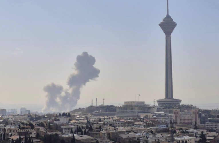 BREAKING NEWS. SUA și Israel atacă Iranul. Explozii și fum gros în Teheran. Trump declară că sunt în curs „operațiuni militare majore” / Stare de urgență în Israel