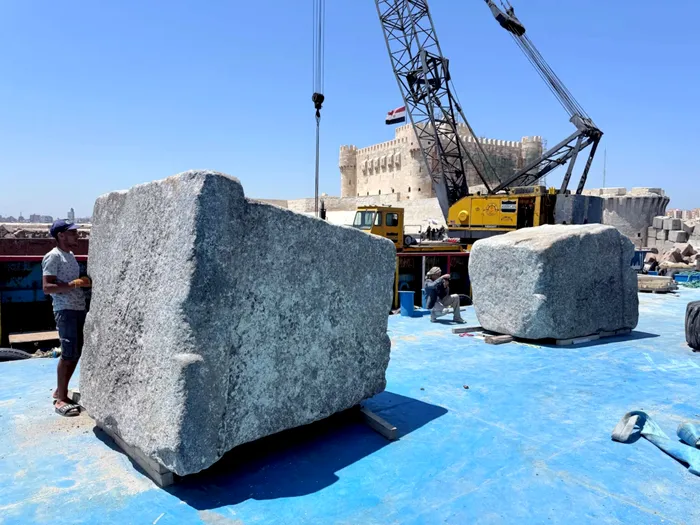 Când legenda prinde viață: Arheologii scot la suprafață fragmente uriașe din Farul din Alexandria