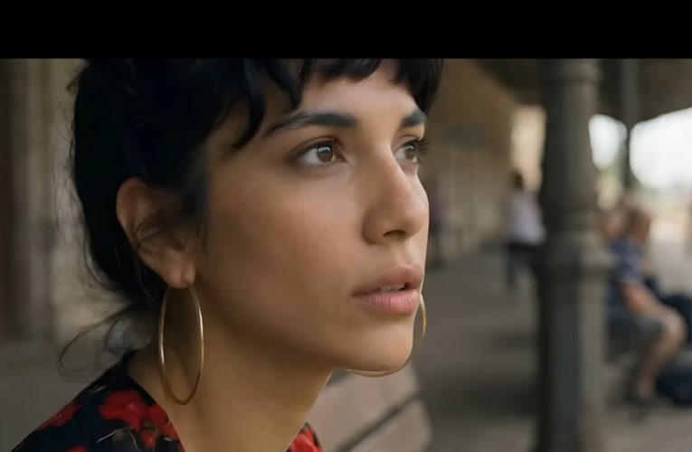 Ce este și ce nu este Lolita – cântăreața virală, creată integral cu IA