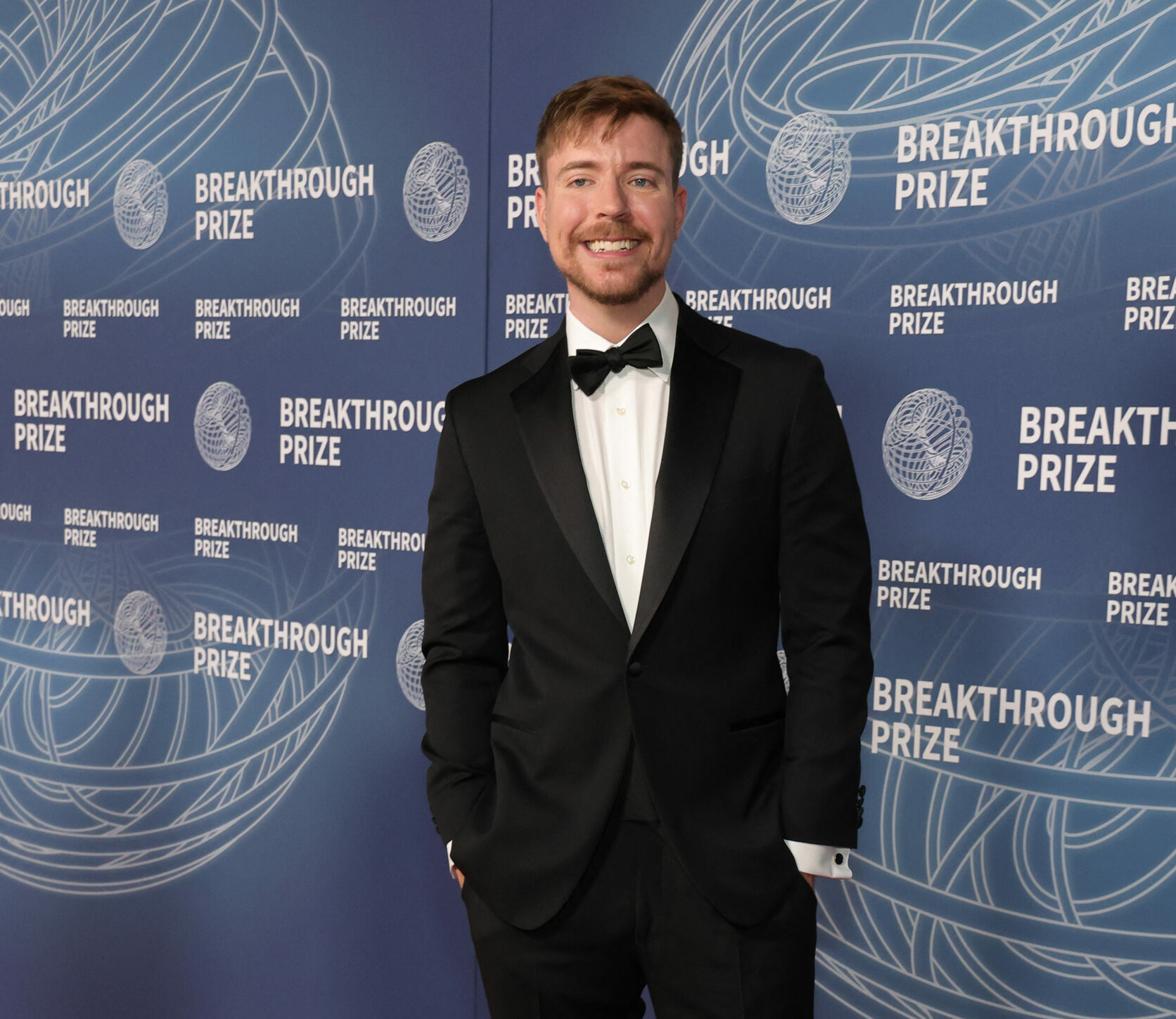 Cel mai urmărit YouTuber din lume cumpără o bancă cu milioane de clienți