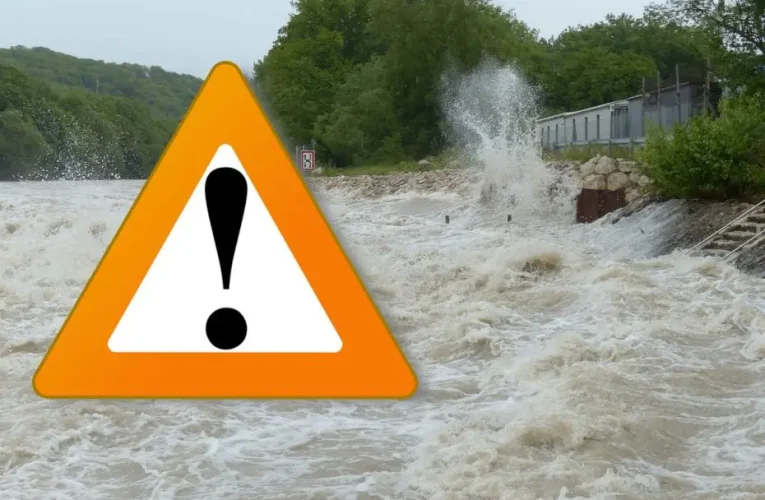 Cod portocaliu de inundații pe râuri în Caraș-Severin: sunt posibile viituri