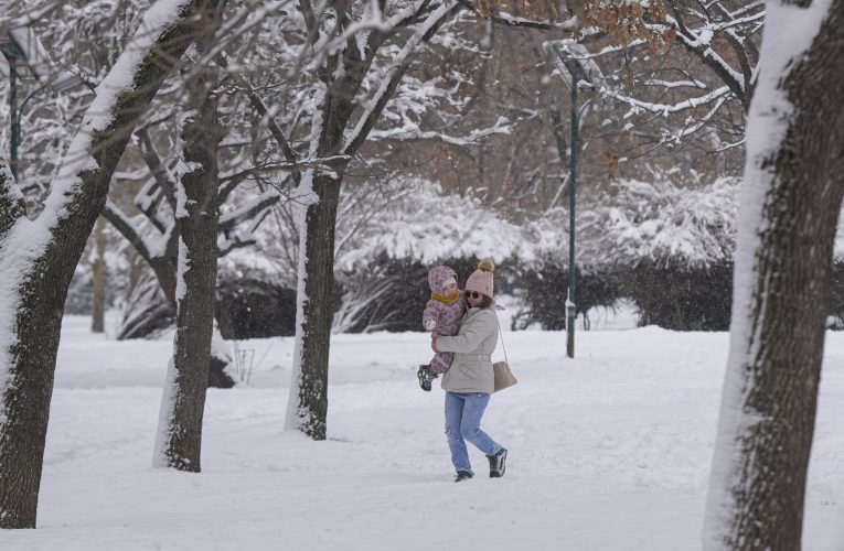 Cod roșu de ninsoare în București și Ilfov: stratul de zăpadă ar putea depăși 50 de centimetri