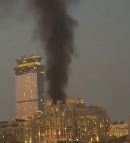 Coloană de fum observată în Dubai, după ce Emiratele spun că au interceptat rachete iraniene