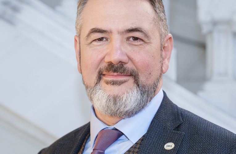 Consilier prezidențial despre interzicerea rețelelor sociale pentru copii: Să mergem pe partea de prevenție. Să le dăm filtrul necesar pentru a naviga cu discernământ