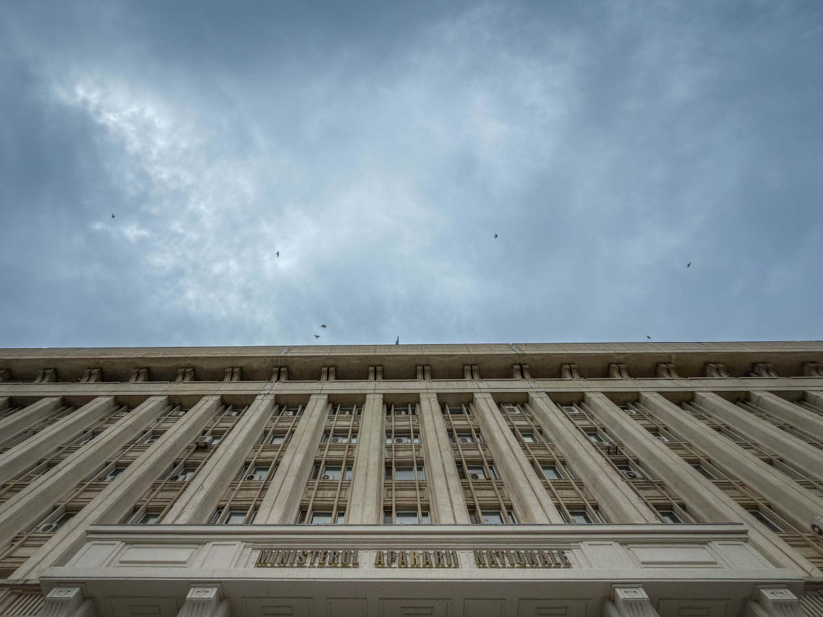 Cum identifică Ministerul Apărării Naționale potențialii furnizori pentru proiectele finanțate prin SAFE. Stadiul procedurilor de achiziție ale Armatei