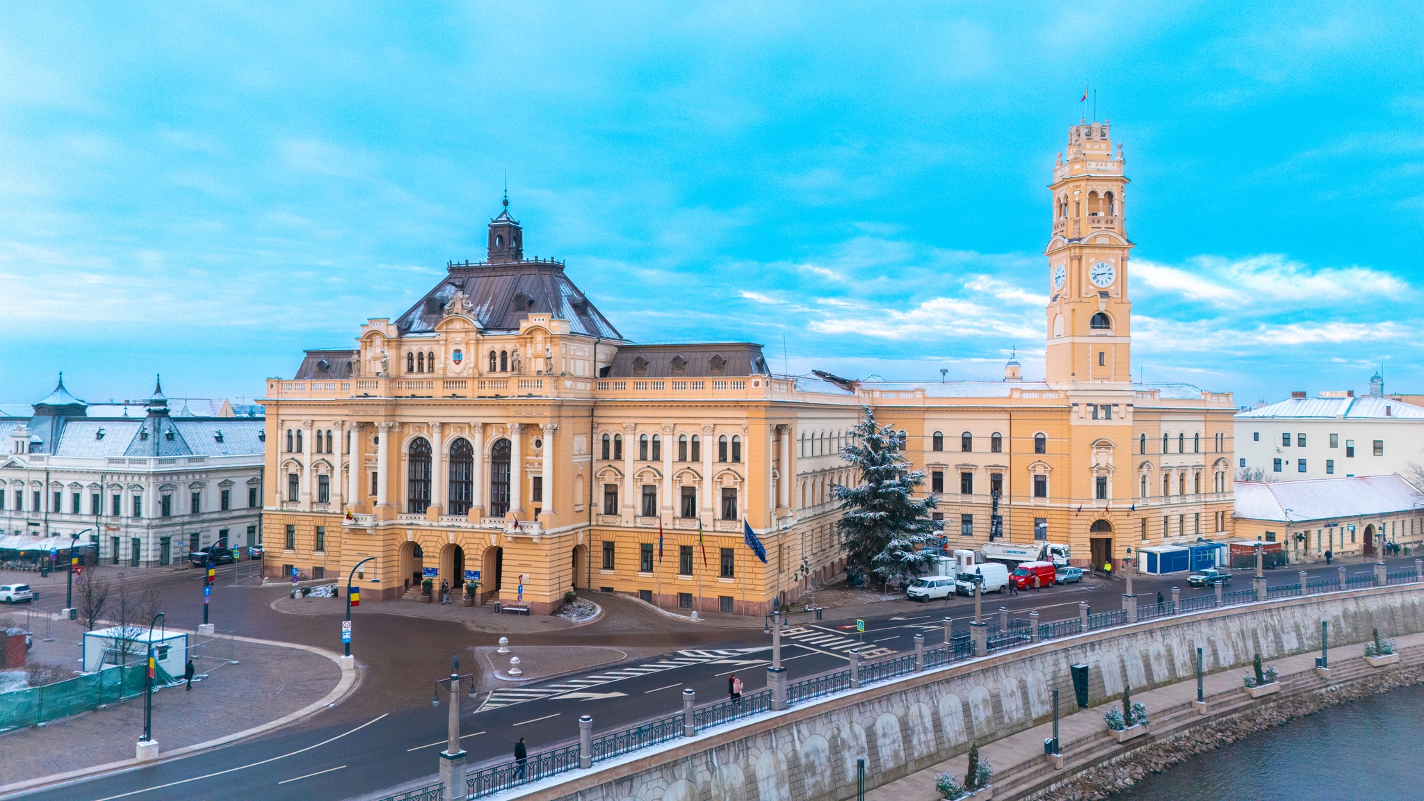 De ce dau din mâini funcționarii din Primăria Oradea. Explicația este hilară