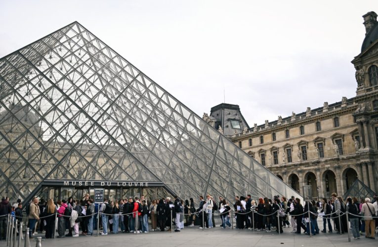 Directoarea Muzeului Luvru demisionează, la cinci luni după „jaful secolului”