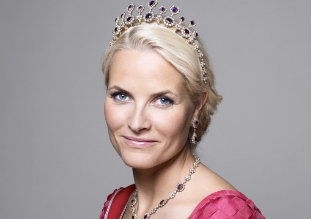 Dosarele Epstein amenință să împartă familia regală a Norvegiei în două