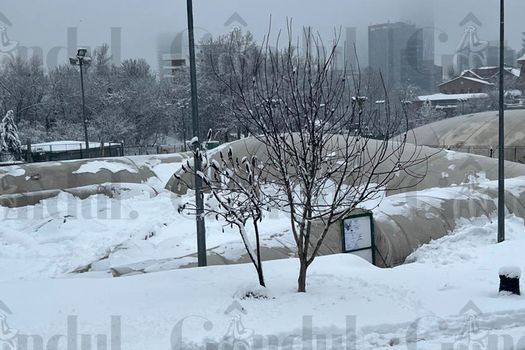 Efectele ninsorii în București: Mai multe baloane de tenis s-au prăbușit din cauza zăpezii