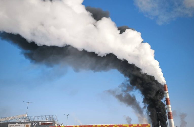 Explozii la o rafinărie Lukoil din nordul Rusiei, la peste 2.000 km de Ucraina