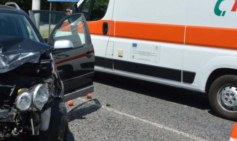 Femeie spulberată de o mașină pe un drum din Constanța