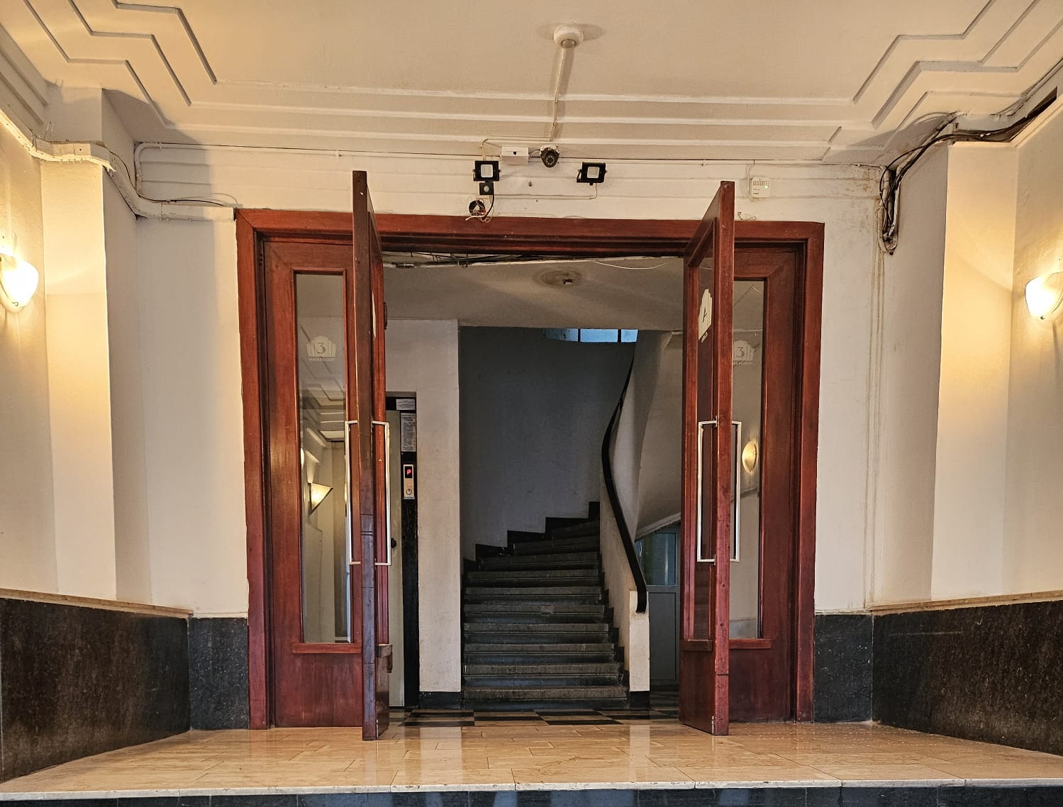 Garsoniera de 115 lei pe lună dispare din București: noile prețuri anunțate de Ciucu