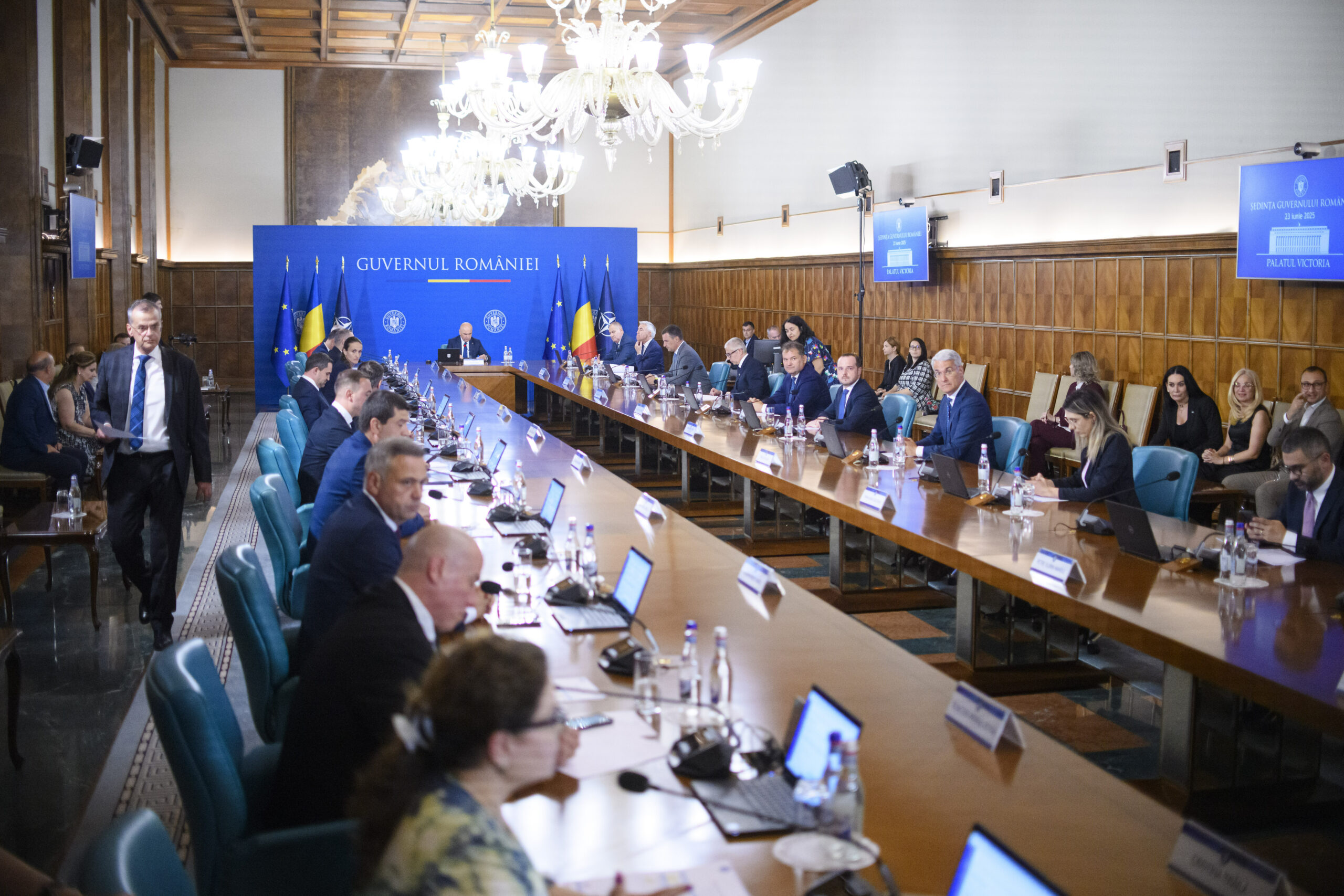 Guvernul a redus impozitul pe clădiri, terenuri și mijloace de transport pentru persoanele cu dizabilități și clădiri vechi