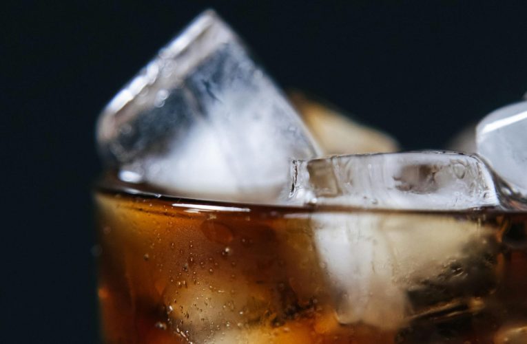 Îmbuteliatorul Coca-Cola din SUA, dat în judecată după organizarea unui eveniment în care a exclus bărbații