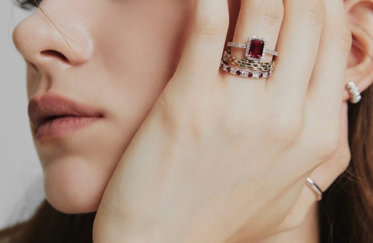 Inele pentru cupluri: 7 idei de modele speciale care spun aceeași poveste (P)