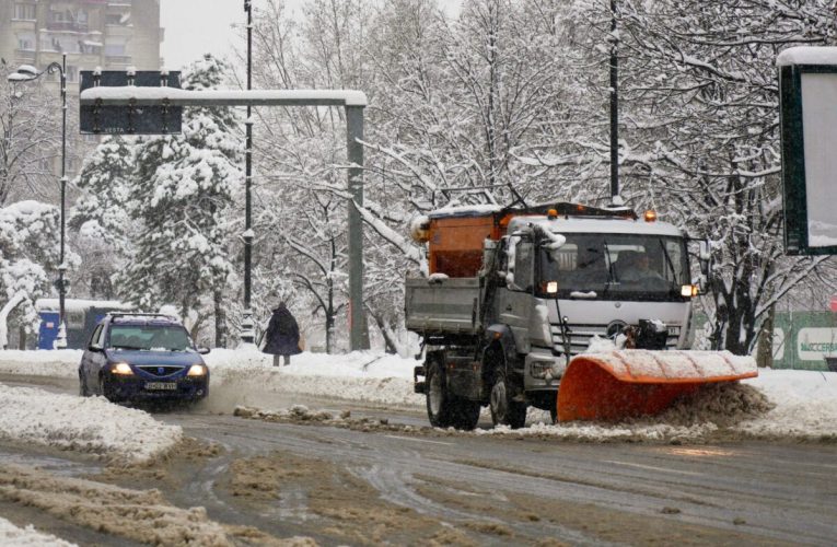 Infotrafic anunță ce drumuri sunt închise miercuri după amiaza din cauza ninsorii și a viscolului