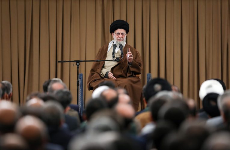 Iranul neagă că liderul suprem ar fi fost ucis: „Conduce ferm de pe teren”