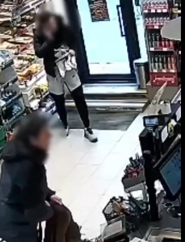 Irlandez înjunghiat într-un apartament din București din cauza unei glume. Victima a cerut ajutor la farmacie