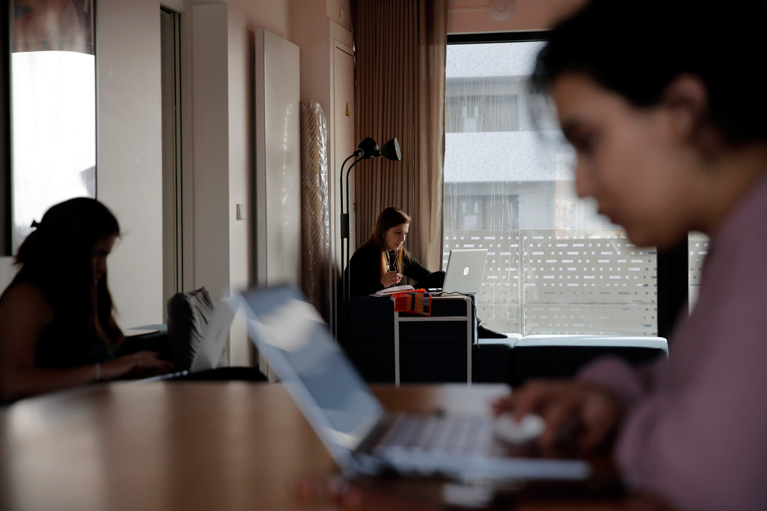 IT din România se schimbă: specializare unică nu mai ajunge. Clienţii cer full-stack şi competenţe AI