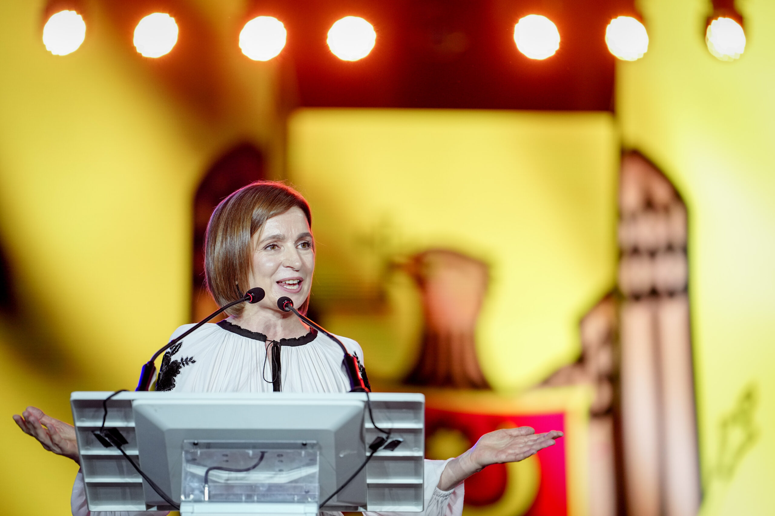 Komsomolskaya Pravda de la Chișinău: „Zelul” Maiei Sandu de „a preda” Moldova României face jocul Kremlinului