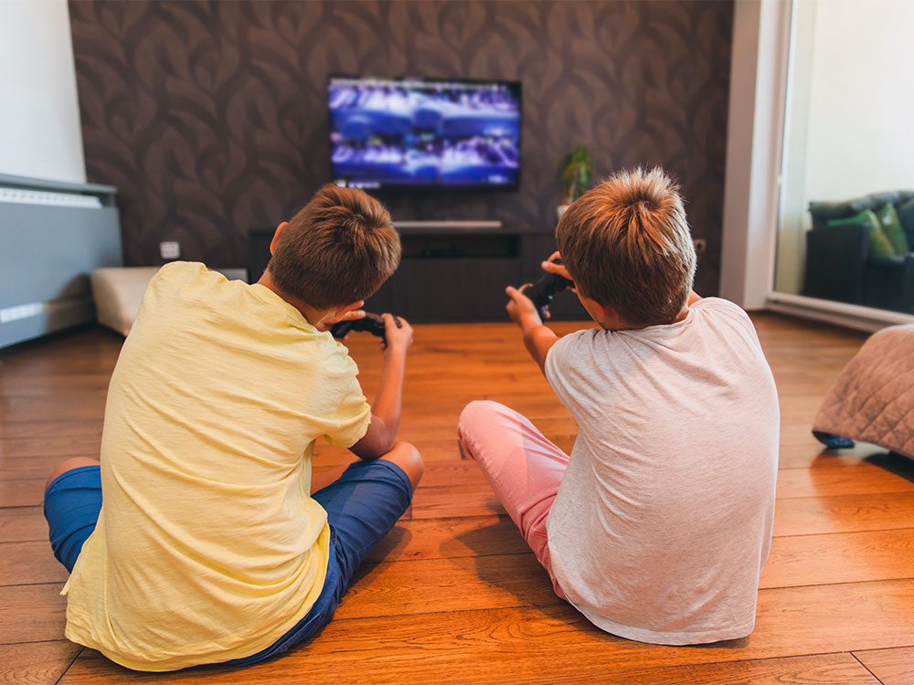 Macron vrea limitarea accesului copiilor la jocuri video violente