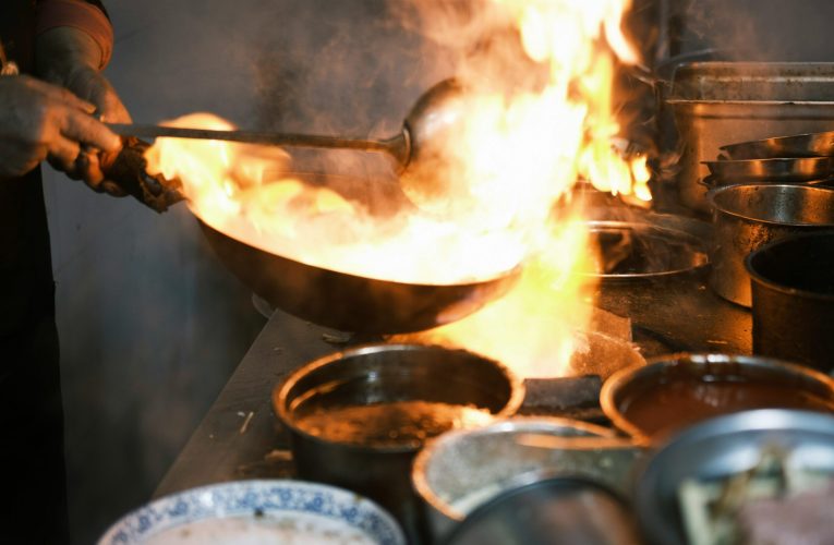 Metoda de gătit foarte răspândită pe care oncologii spun că ar trebui limitată