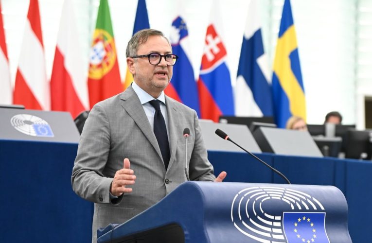 Motreanu cere UE să accelereze investițiile în energie regenerabilă. Miza pentru România