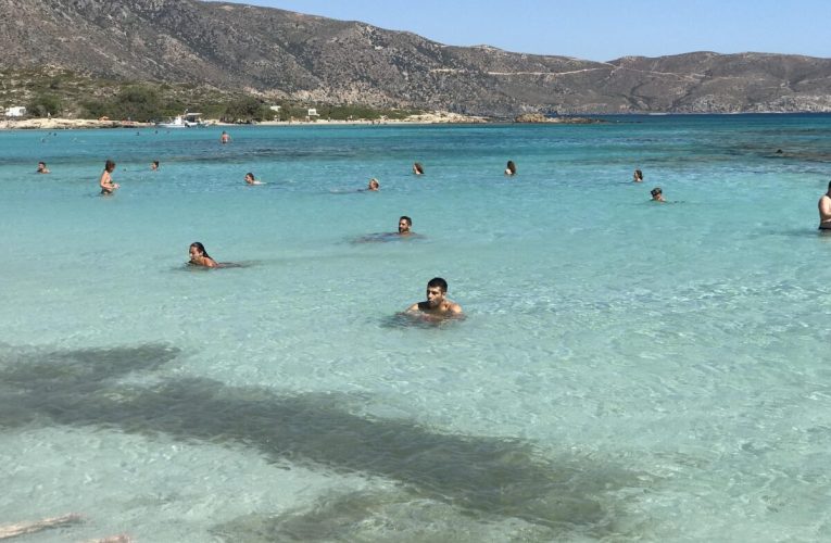 O plajă cu nisip roz ar putea fi senzația anului. A urcat pe locul 2 în topul mondial al plajelor