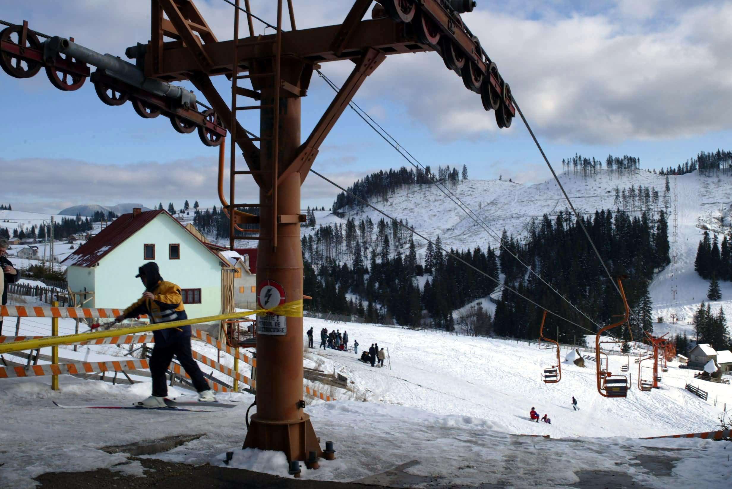 O turistă australiană a murit după ce a rămas blocată într-un teleschi în Japonia
