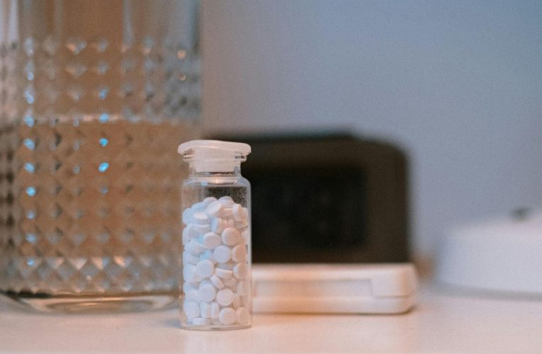 Paracetamol cu ruleta rusească: o nouă provocare virală periculoasă a băgat în spital zeci de minori