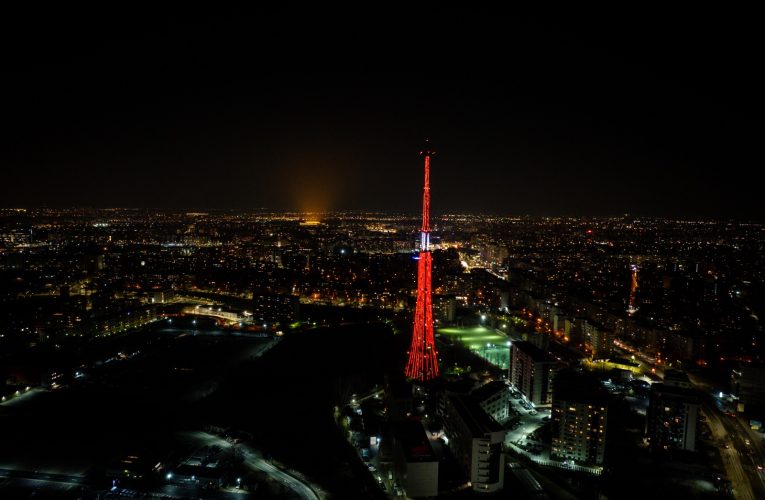 Peste 140 de clădiri din România vor fi iluminate în roșu de Ziua Europeană a numărului 112