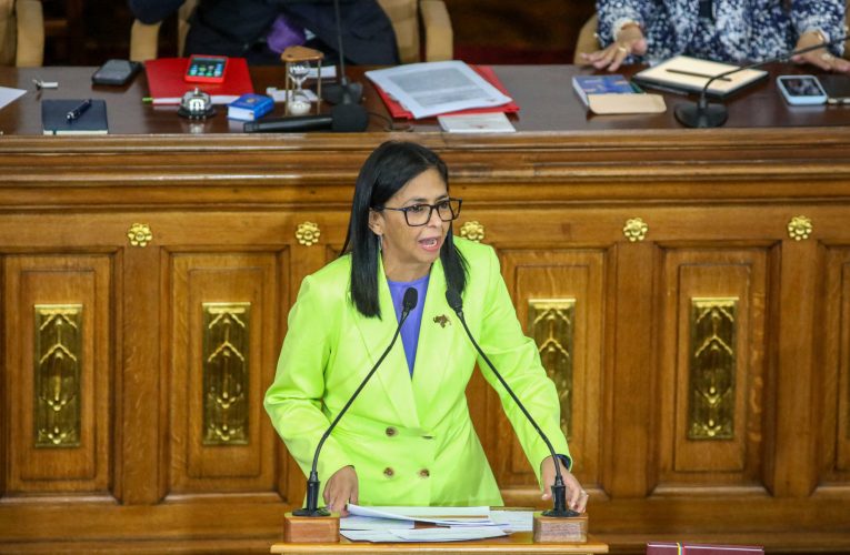 Președinta interimară a Venezuelei promite să organizeze alegeri libere