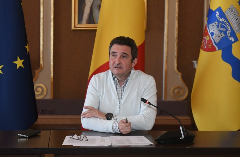 Primarul Aradului vrea transport public gratuit în oraș. Cere modificarea legislației