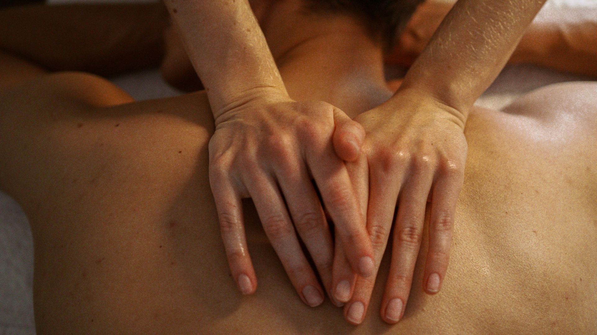 Prostituție în saloane de masaj erotic din Capitală