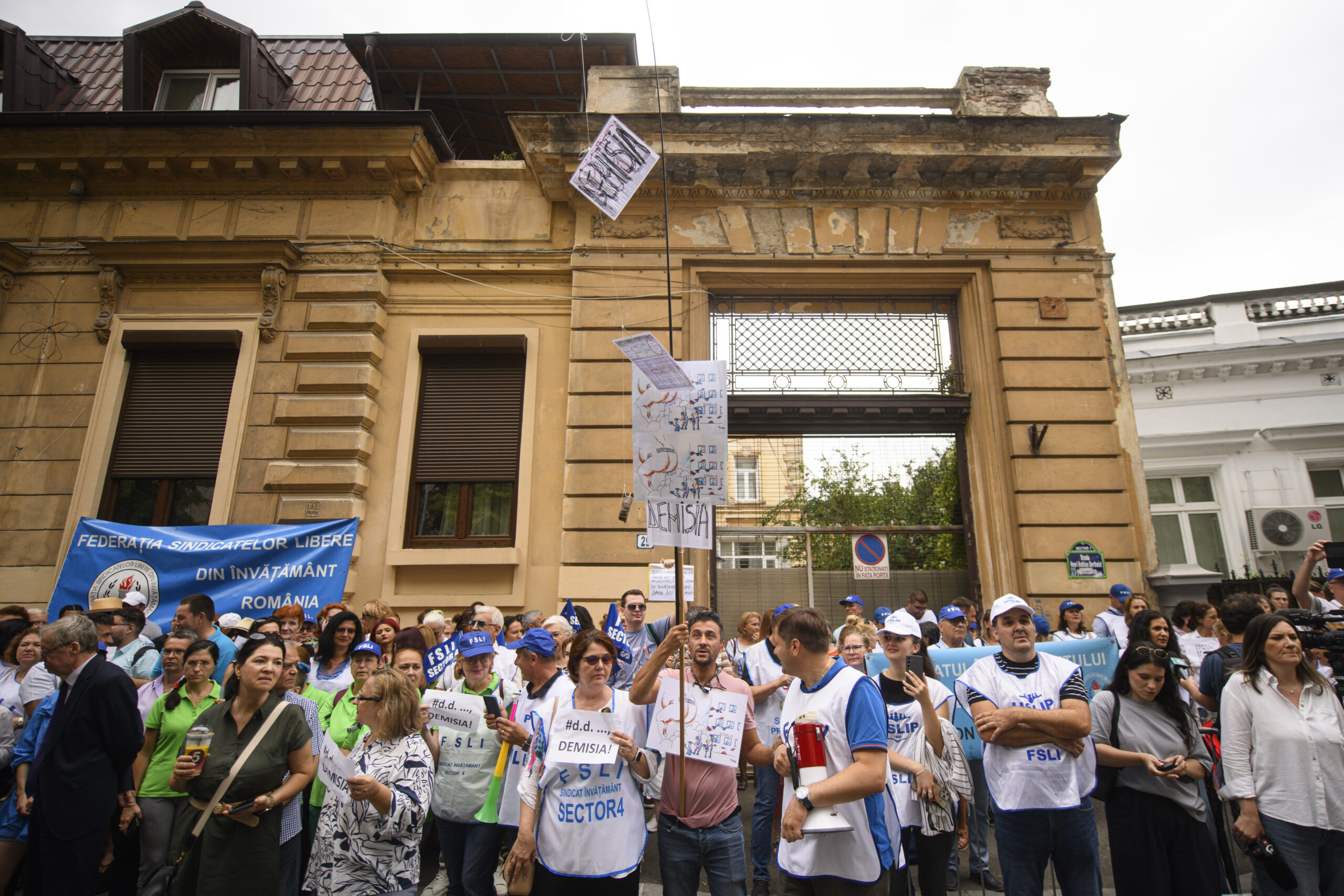 Protest general al sindicatelor din Educație miercuri la Cotroceni / „Ne dorim un ministru care să empatizeze cu studenții și cu profesorii”