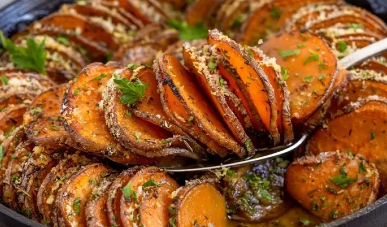 Rețetă simplă cu rădăcinoase: cartofi dulci și pătrunjel rădăcină (P)