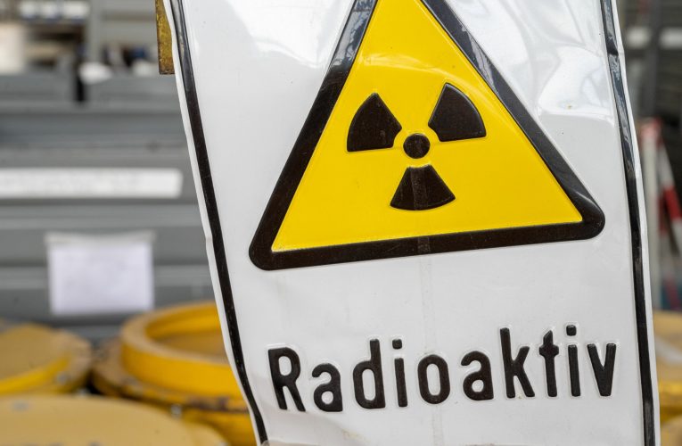 Rusia acuză Marea Britanie și Franța că pregătesc înarmarea Ucrainei cu o bombă nucleară