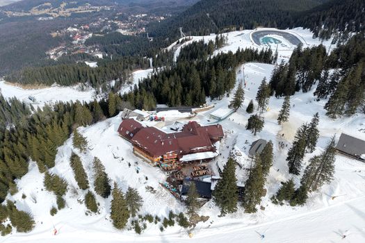 Se schiază pe toate pârtiile din Poiana Brașov, în ciuda temperaturilor pozitive