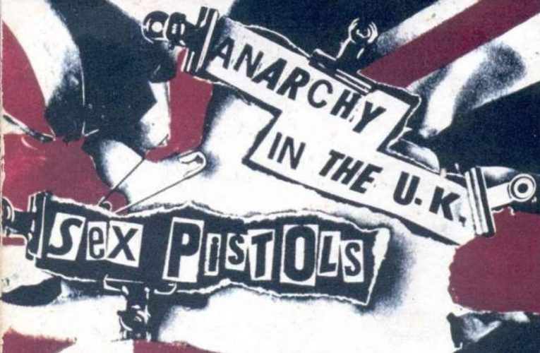 Sex Pistols anunță turneul „Anarchy in the UK” pentru a marca 50 de ani de punk