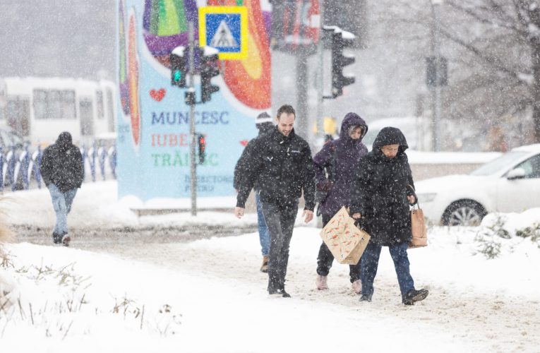 SNSPA suspendă cursurile miercuri din cauza codului portocaliu de ninsoare și viscol în București