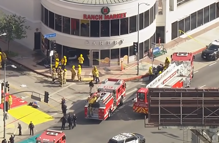 SUA. Trei morți și șase răniți după ce o mașină a lovit un biciclist și a intrat într-un supermarket