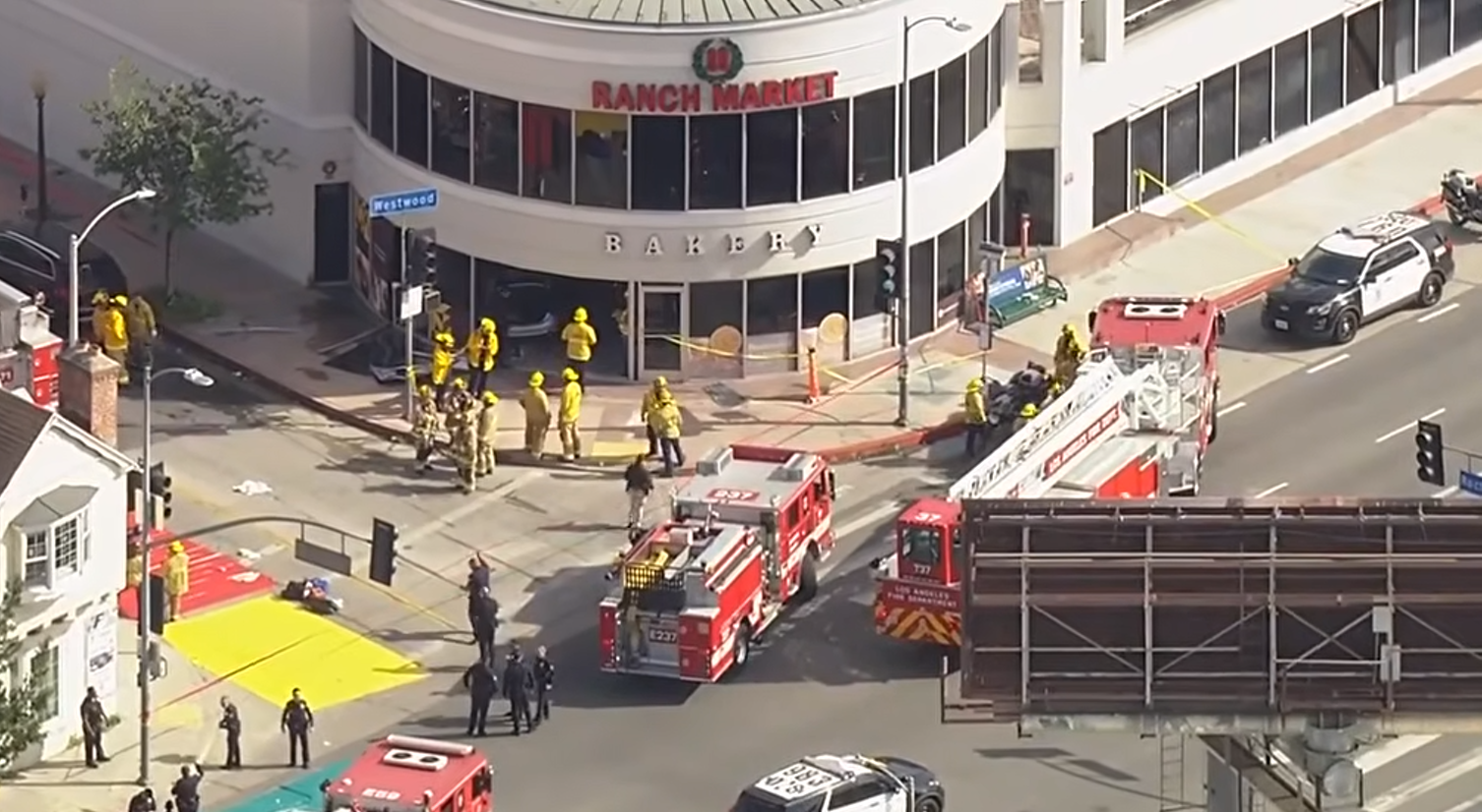 SUA. Trei morți și șase răniți după ce o mașină a lovit un biciclist și a intrat într-un supermarket